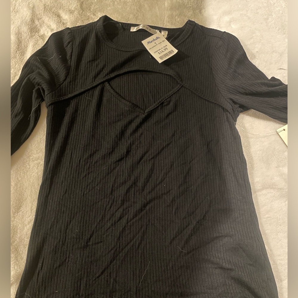 Cute shirt -new
